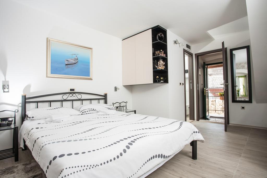 Apartments & Room Kartolina Spalato Esterno foto
