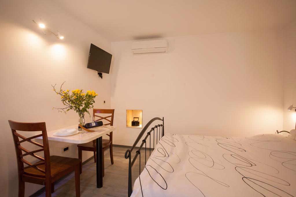 Apartments & Room Kartolina Spalato Esterno foto