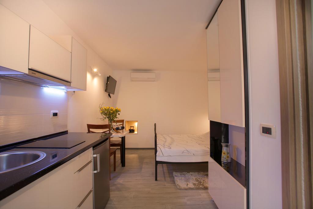 Apartments & Room Kartolina Spalato Esterno foto